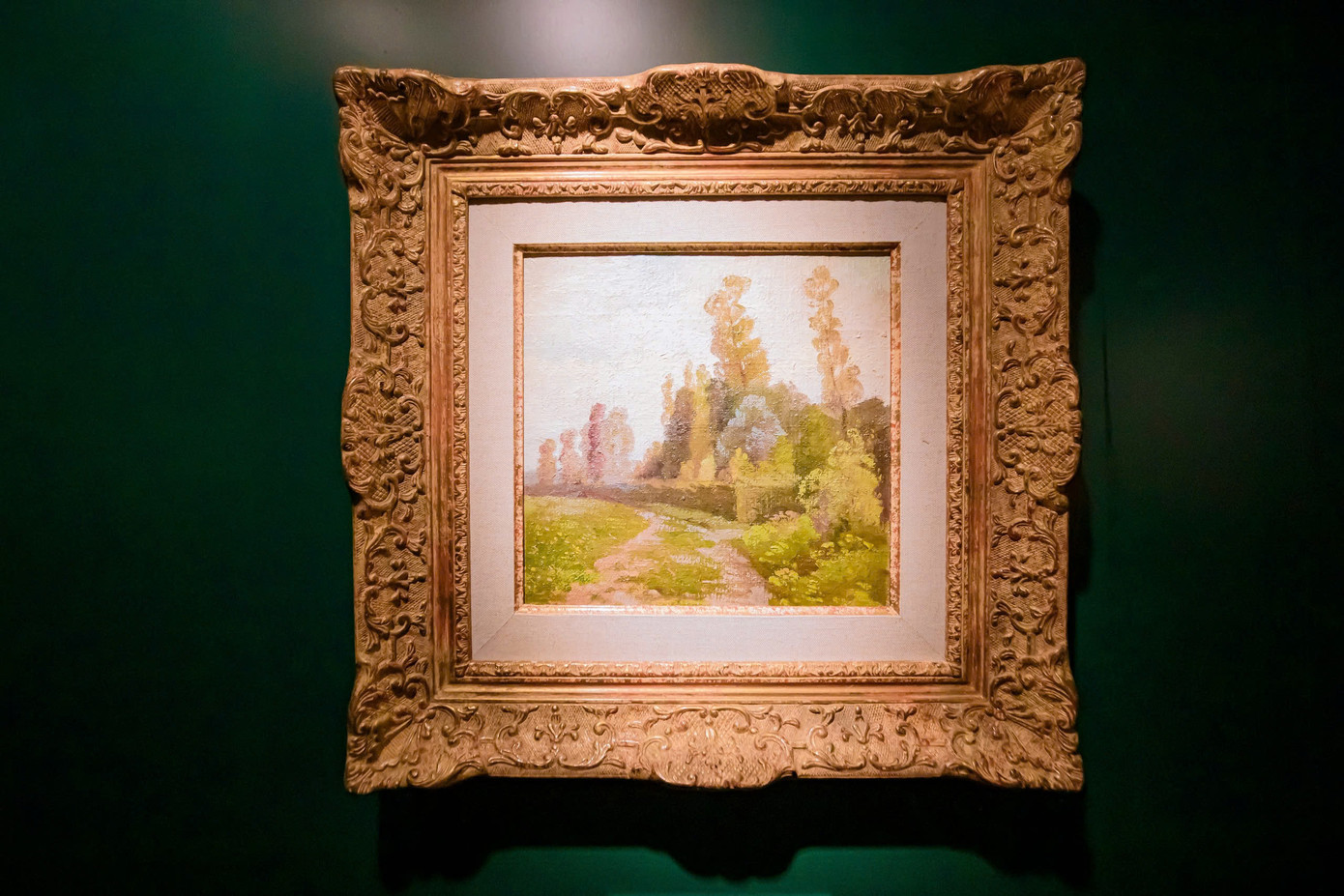 Nhiều tác phẩm hội họa quý giá của vua Hàm Nghi lần đầu tiên được trưng bày tại Việt Nam.