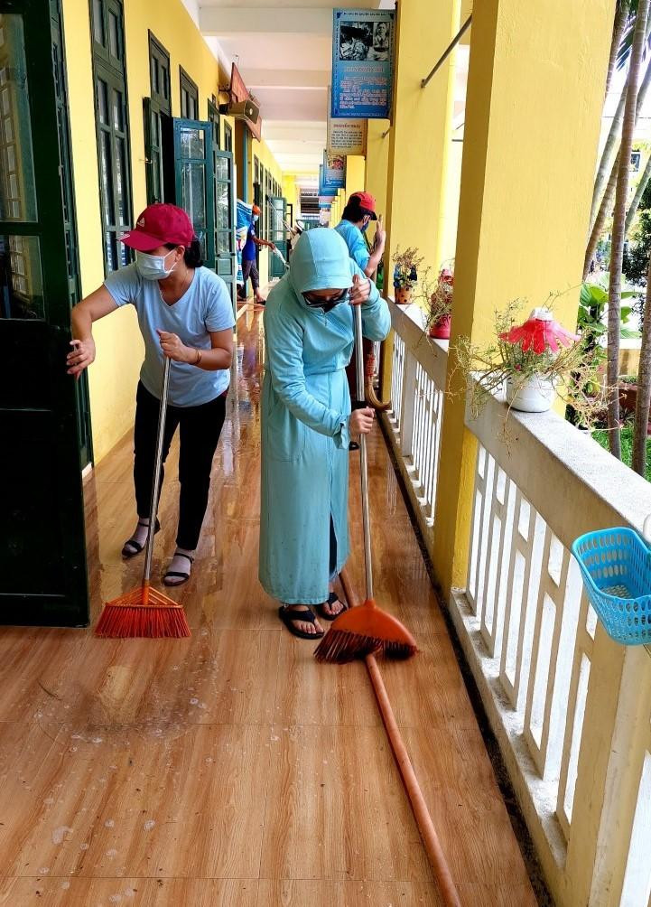 Cán bộ, giáo viên, nhân viên trường học tại TT-Huế tất bật trước ngày tựu trường