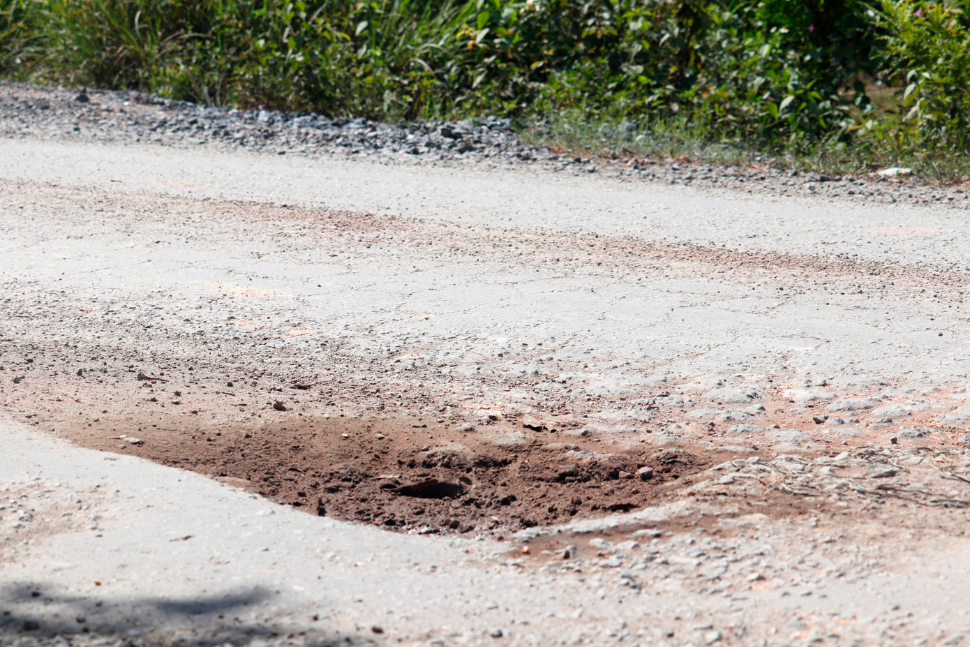 Chính quyền địa phương của các xã Phong Xuân, phường Phong Thu (cũ) trước đây từng nhiều lần kiến nghị các cơ quan chức năng của thành phố quan tâm đầu tư nâng cấp, duy tu bảo dưỡng. Tuy nhiên, thực trạng hư hỏng trên tuyến Tỉnh lộ 9 vẫn chưa được cải thiện. Chính quyền địa phương của các xã Phong Xuân, phường Phong Thu (cũ) trước đây từng nhiều lần kiến nghị các cơ quan chức năng của thành phố quan tâm đầu tư nâng cấp, duy tu bảo dưỡng. Tuy nhiên, thực trạng hư hỏng trên tuyến Tỉnh lộ 9 vẫn chưa được cải thiện.