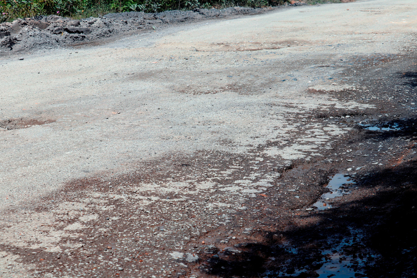 Chính quyền địa phương của các xã Phong Xuân, phường Phong Thu (cũ) trước đây từng nhiều lần kiến nghị các cơ quan chức năng của thành phố quan tâm đầu tư nâng cấp, duy tu bảo dưỡng. Tuy nhiên, thực trạng hư hỏng trên tuyến Tỉnh lộ 9 vẫn chưa được cải thiện. Chính quyền địa phương của các xã Phong Xuân, phường Phong Thu (cũ) trước đây từng nhiều lần kiến nghị các cơ quan chức năng của thành phố quan tâm đầu tư nâng cấp, duy tu bảo dưỡng. Tuy nhiên, thực trạng hư hỏng trên tuyến Tỉnh lộ 9 vẫn chưa được cải thiện.