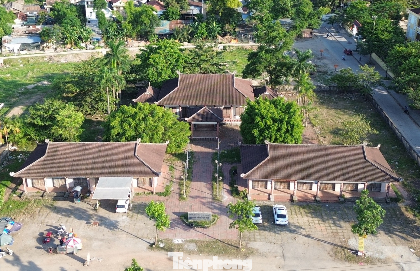 Nằm ở vị trí mặt tiền đắc địa của đường Bùi Thị Xuân (phường Phường Đúc, quận Thuận Hóa hiện nay), đây từng là nơi được kỳ vọng quảng bá tinh hoa nghề đúc đồng truyền thống xứ Huế, vốn nổi tiếng hàng trăm năm qua.