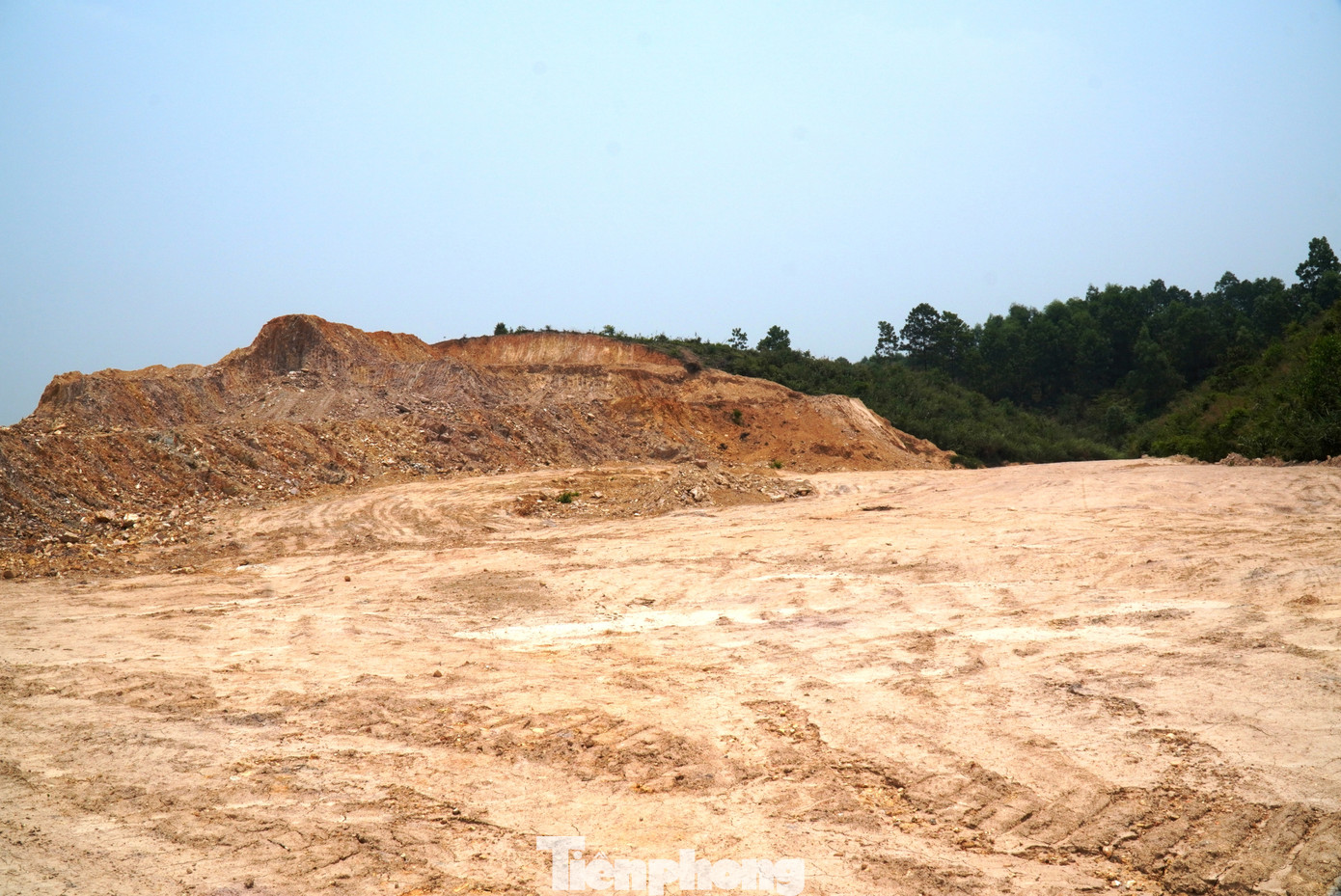 Dự án thực hiện trên diện tích đất rộng 200.000m2, gồm hệ thống nhà xưởng, nhà điều hành, nhà ở công nhân, hệ thống xử lý môi trường, đường giao thông, cây xanh…