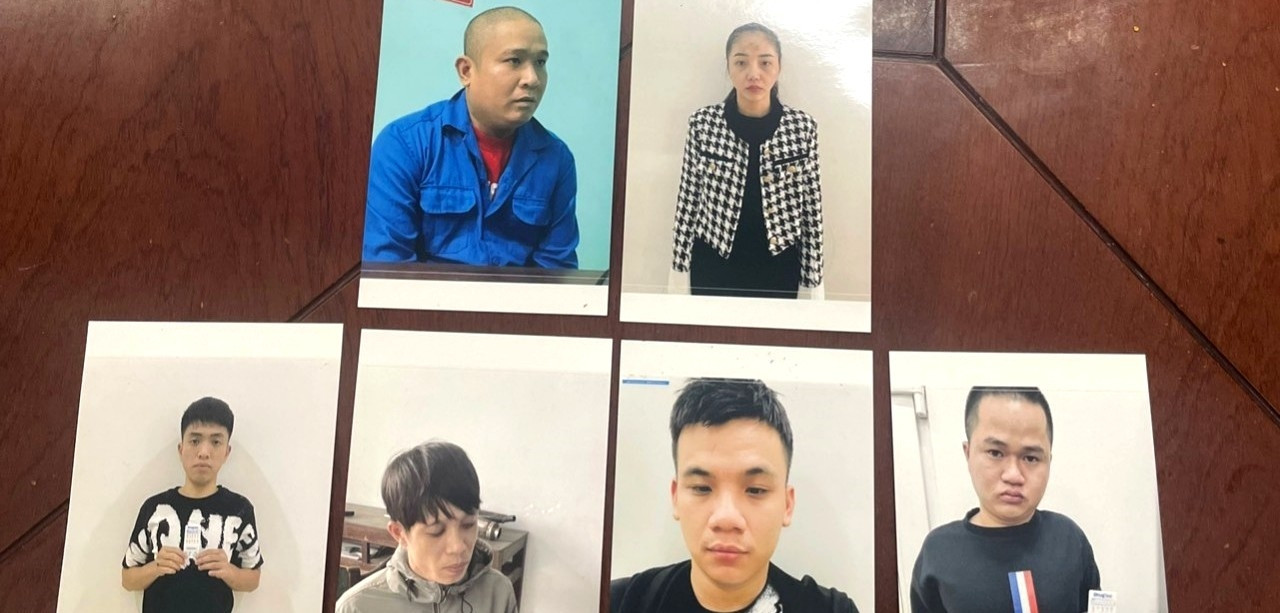 6 đối tượng trong đường dây mua bán, vận chuyển ma túy từ Lao Bảo về Huế tiêu thụ. Ảnh: CACC 6 đối tượng trong đường dây mua bán, vận chuyển ma túy từ Lao Bảo về Huế tiêu thụ. Ảnh: CACC