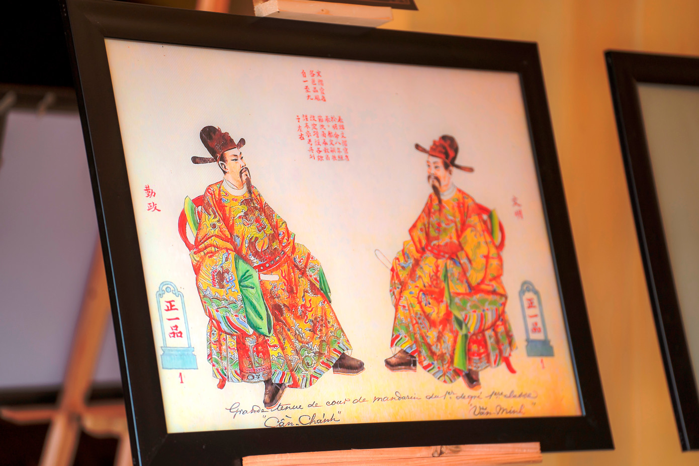 Giới thiệu hình ảnh về trang phục triều Nguyễn. Ảnh: Đ.H.