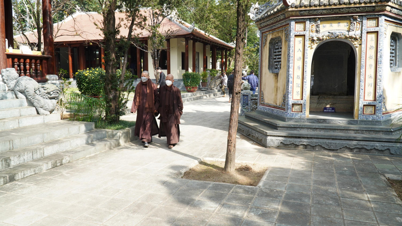 Tổ đình Từ Hiếu (phường Thủy Xuân, TP Huế) là nơi Thiền sư Thích Nhất Hạnh bắt đầu con đường xuất gia tu học vào năm 1942. Tổ đình Từ Hiếu (phường Thủy Xuân, TP Huế) là nơi Thiền sư Thích Nhất Hạnh bắt đầu con đường xuất gia tu học vào năm 1942.