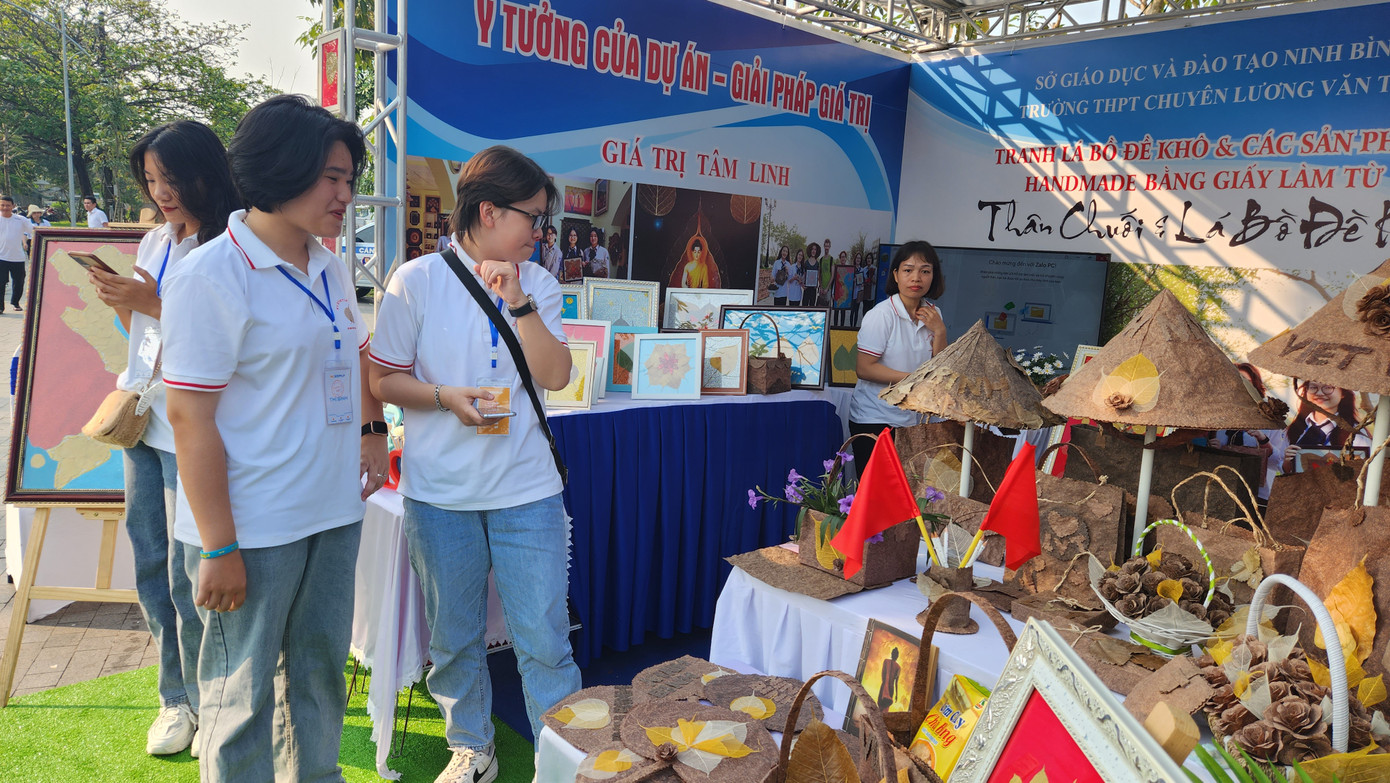 Sản phẩm khởi nghiệp của thanh niên, học sinh tham gia tại ngày hội.