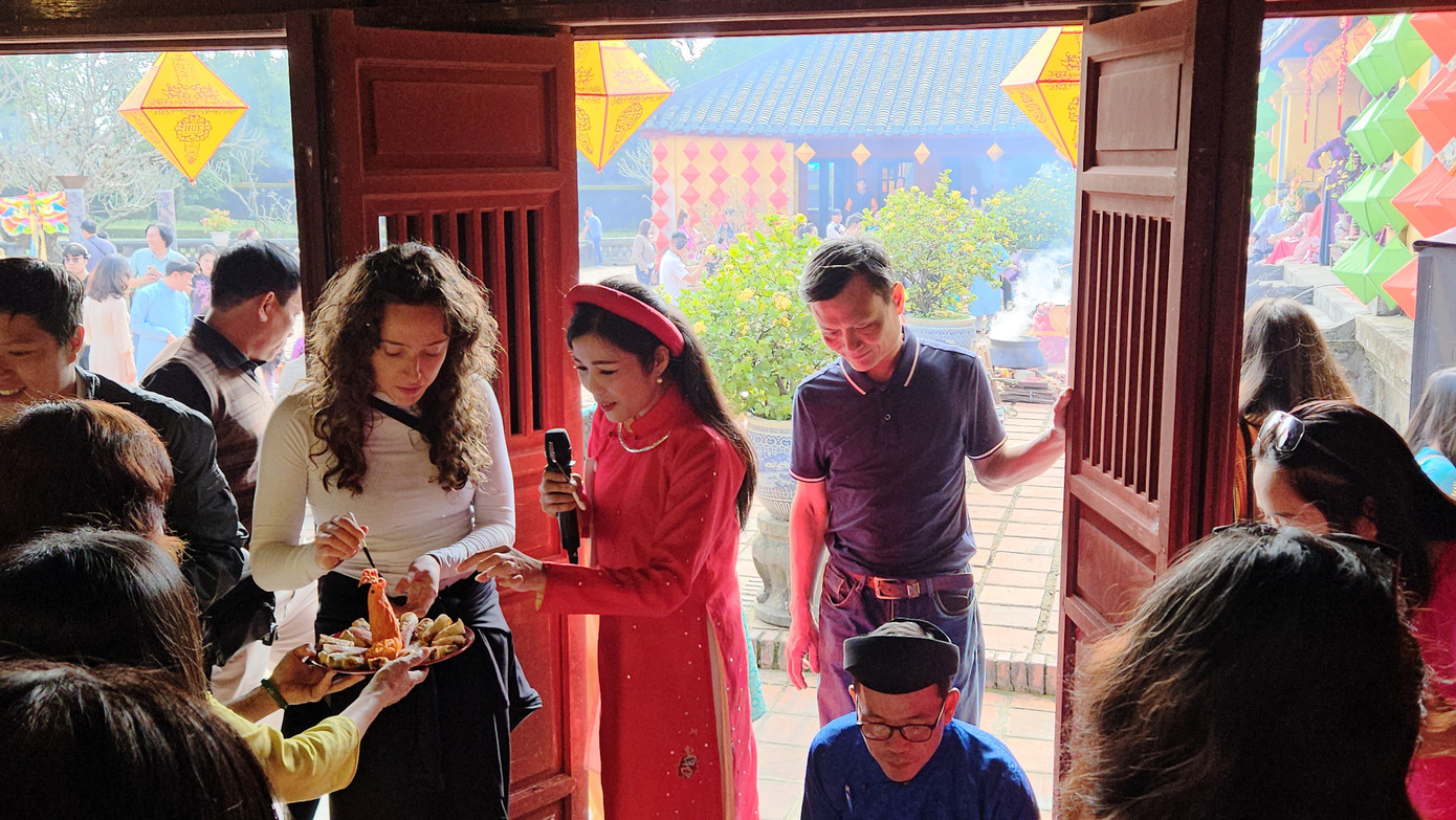 Ông Nguyễn Phước Hải Trung cho hay, chuỗi chương trình văn hóa, du lịch mừng Tết Nguyên đán vào mỗi dịp xuân mới là hoạt động diễn ra thường niên, do Trung tâm tổ chức. Tuy nhiên, với Phong vị Tết Huế, đơn vị luôn muốn có những cách làm mới dựa trên chất liệu truyền thống để mang đến những trải nghiệm thú vị, đa dạng cho công chúng, du khách, đồng thời góp phần quảng bá di sản văn hóa, du lịch Huế.