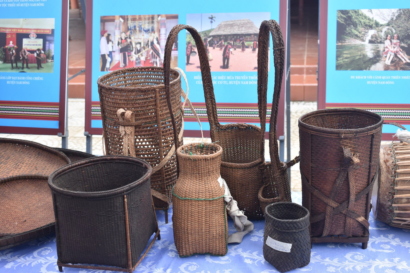 Các vật dụng đan lát thủ công đặc trưng của đồng bào dân tộc thiểu số huyện Nam Đông.