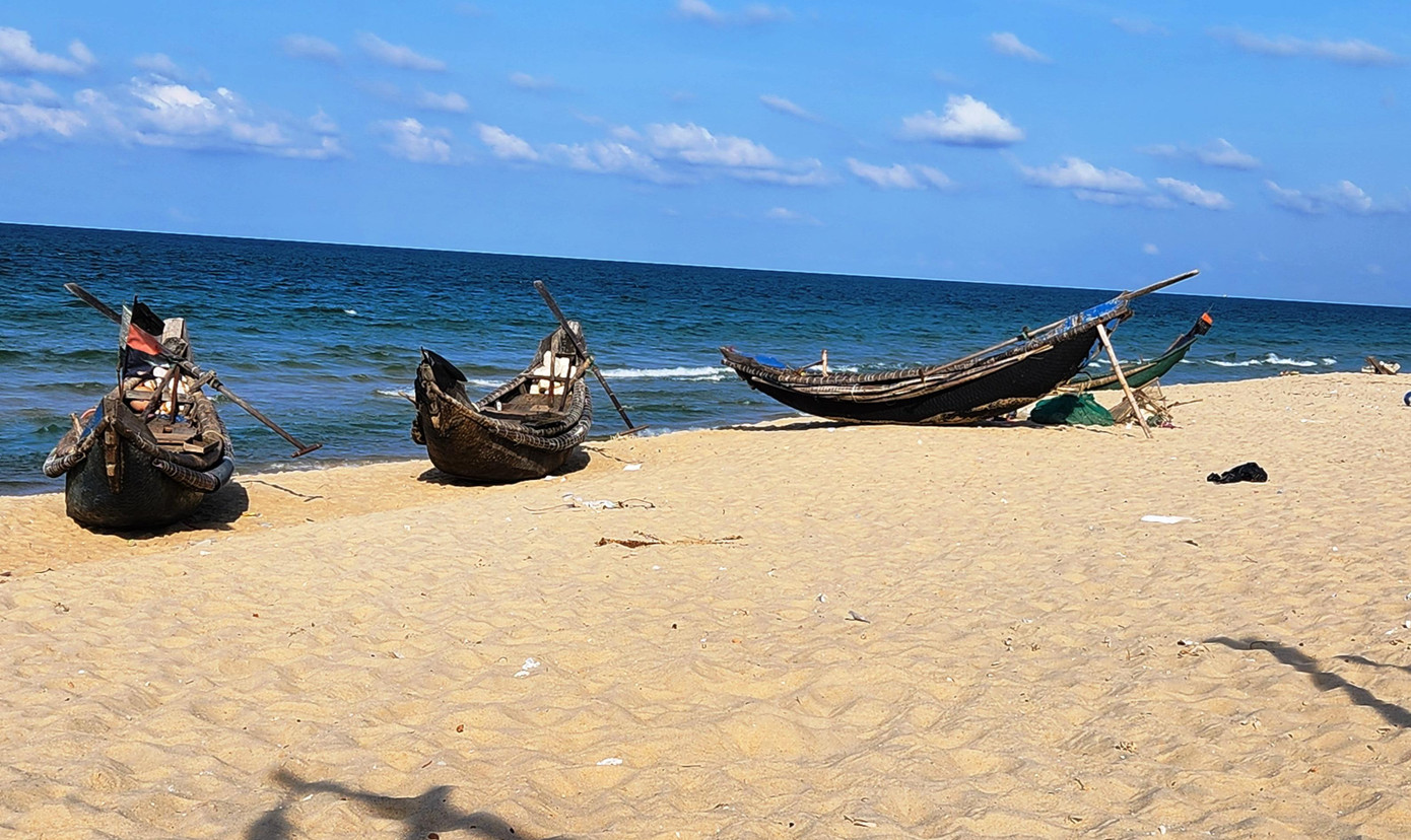 Ban Chỉ huy PCTT&TKCN tỉnh TT-Huế yêu cầu các địa phương, đơn vị tổ chức quản lý và tuyệt đối không cho tàu thuyền ra khơi, bao gồm cả số ghe thuyền các xã bãi ngang ven biển, đầm phá. Ảnh: N.V Ban Chỉ huy PCTT&TKCN tỉnh TT-Huế yêu cầu các địa phương, đơn vị tổ chức quản lý và tuyệt đối không cho tàu thuyền ra khơi, bao gồm cả số ghe thuyền các xã bãi ngang ven biển, đầm phá. Ảnh: N.V