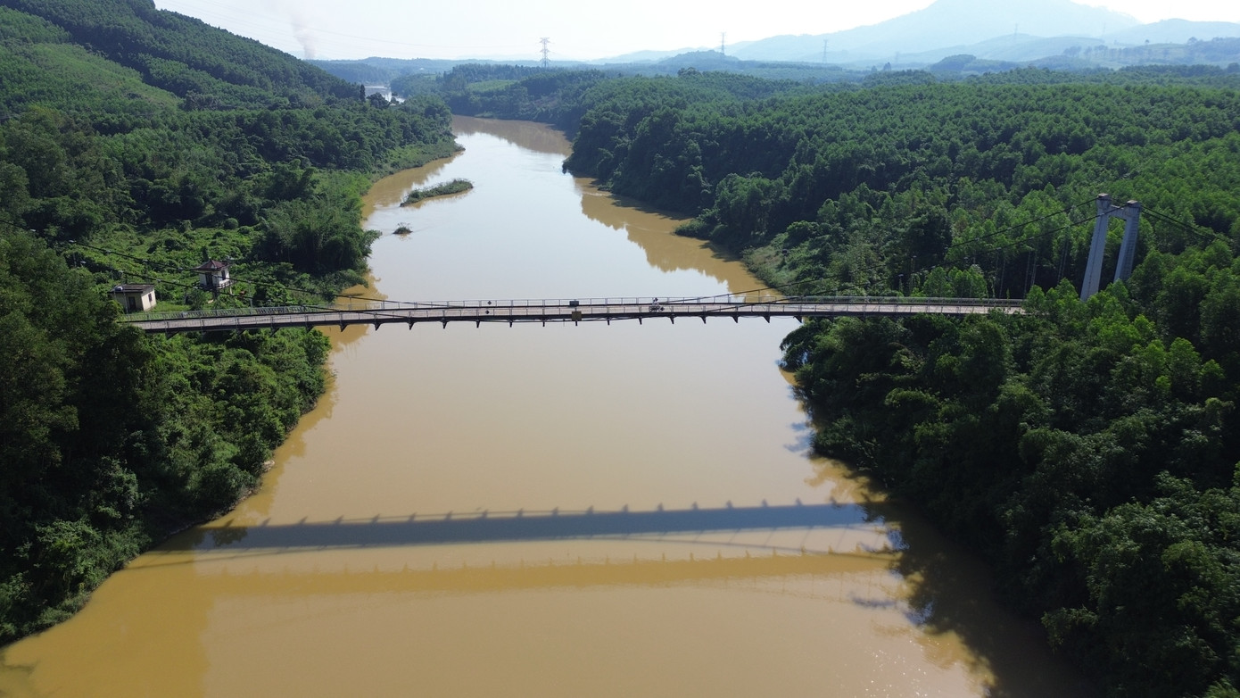 Nguồn nước lưu vực sông Hương sử dụng chủ yếu cho nhu cầu sinh hoạt, công nghiệp, nông nghiệp và sản xuất thủy điện.