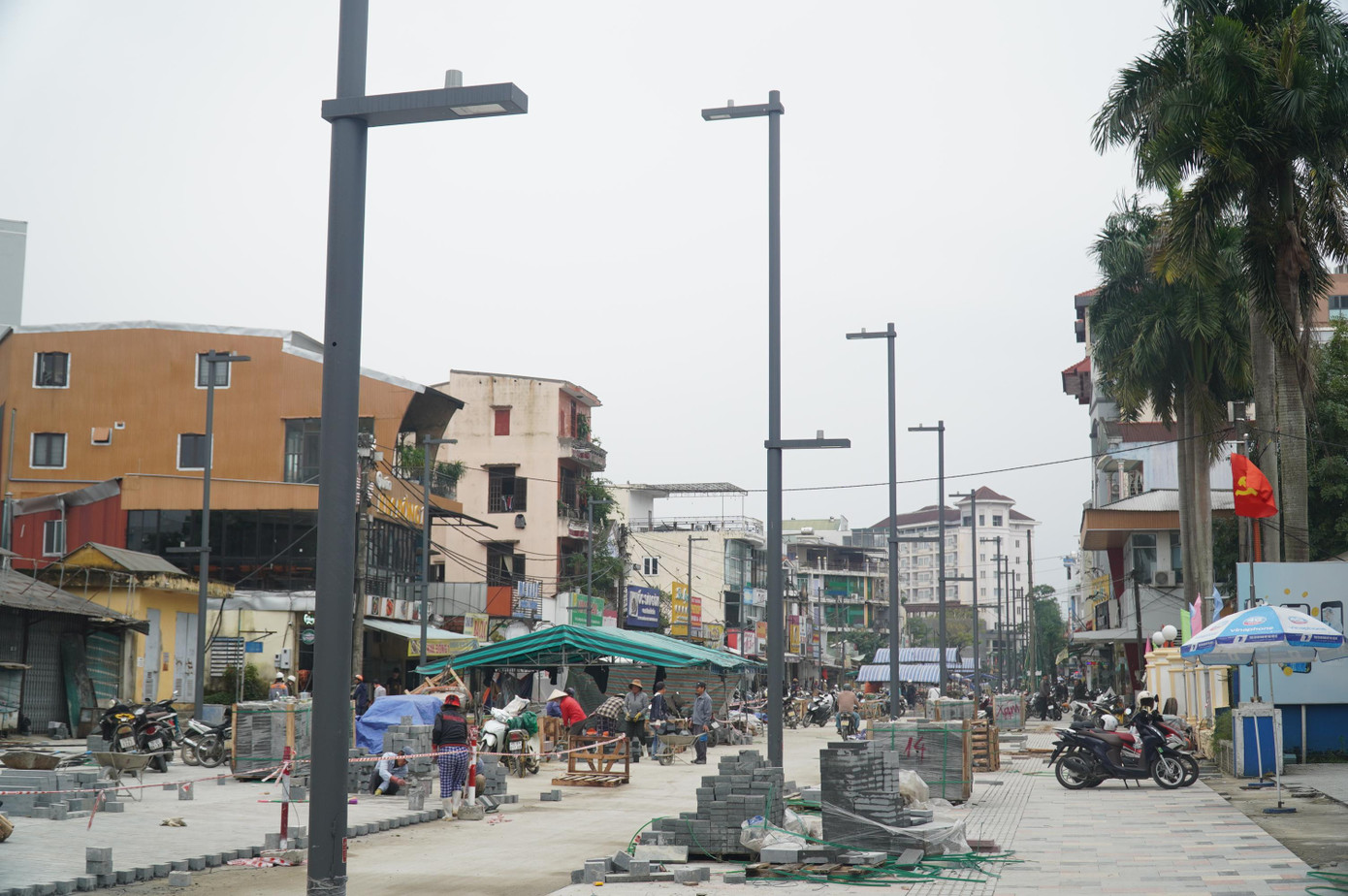 Trước đó, trong kế hoạch tổ chức các chương trình đón năm mới 2023, phố đi bộ Hai Bà Trưng được xác định là nơi tổ chức sự kiện nghệ thuật Countdown. Tuy nhiên, với tiến độ thực hiện dự án hiện nay, công trình không thể về đích đúng thời hạn như dự kiến ban đầu.