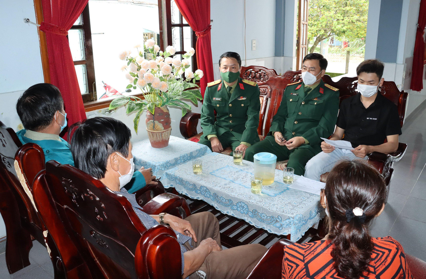 Thăm, động viên gia đình có con em lên đường làm nghĩa vụ quân sự năm 2022 tại TT-Huế