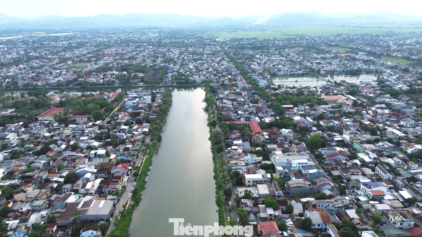 Mới đây, thành phố Huế dự kiến sẽ giảm khoảng 50% đơn vị hành chính cấp xã, phường từ 133 đơn vị xuống còn 66 đơn vị sau khi sắp xếp, tổ chức sáp nhập. Theo đó, 4 phường khu vực Thành nội (Kinh thành Huế) gồm Thuận Lộc, Thuận Hòa, Tây Lộc và Đông Ba dự kiến hợp nhất thành một phường mới, với tên gọi được đề xuất là Phú Xuân. Tuy nhiên, một số ý kiến lại đề xuất lấy tên phường mới là Thành Nội. Đây là cách gọi quen thuộc gắn liền với khu vực 4 phường nằm bên trong Kinh thành Huế.