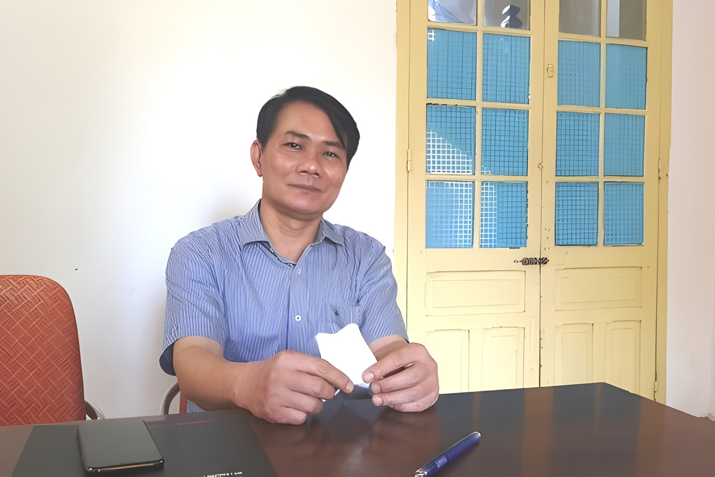 Ông Ngô Đức Thức - Hiệu trưởng Trường THPT Hai Bà Trưng (TP Huế), đã có đơn gửi cơ quan chức năng xin nghỉ hưu trước tuổi. (Ảnh: N.V) Ông Ngô Đức Thức - Hiệu trưởng Trường THPT Hai Bà Trưng (TP Huế), đã có đơn gửi cơ quan chức năng xin nghỉ hưu trước tuổi. (Ảnh: N.V)