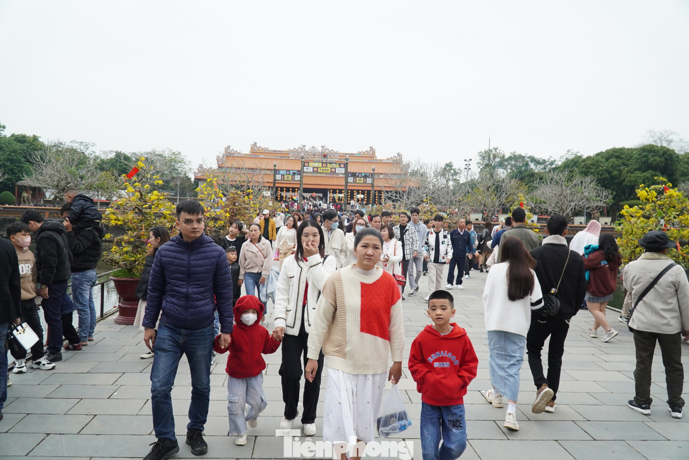 Lượng khách đến Huế tham quan tăng so với năm 2023. Ảnh: Ngọc Văn Lượng khách đến Huế tham quan tăng so với năm 2023. Ảnh: Ngọc Văn