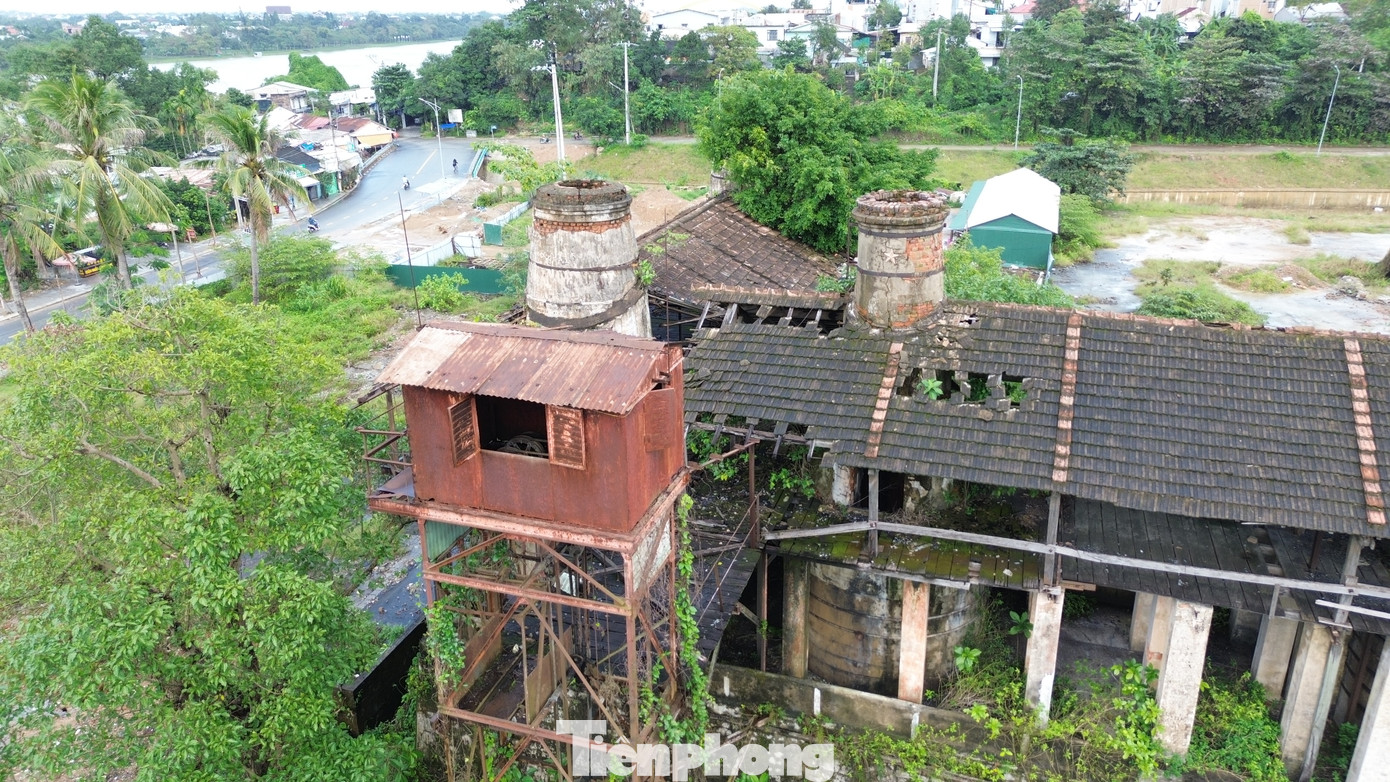 Đến năm 1976, hoạt động của nhà máy xi măng Long Thọ được khôi phục. Tại đây, nhà nước từng đầu tư xây dựng dây chuyền công nghệ xi măng lò đứng với công suất thiết kế 20.000 tấn/năm.