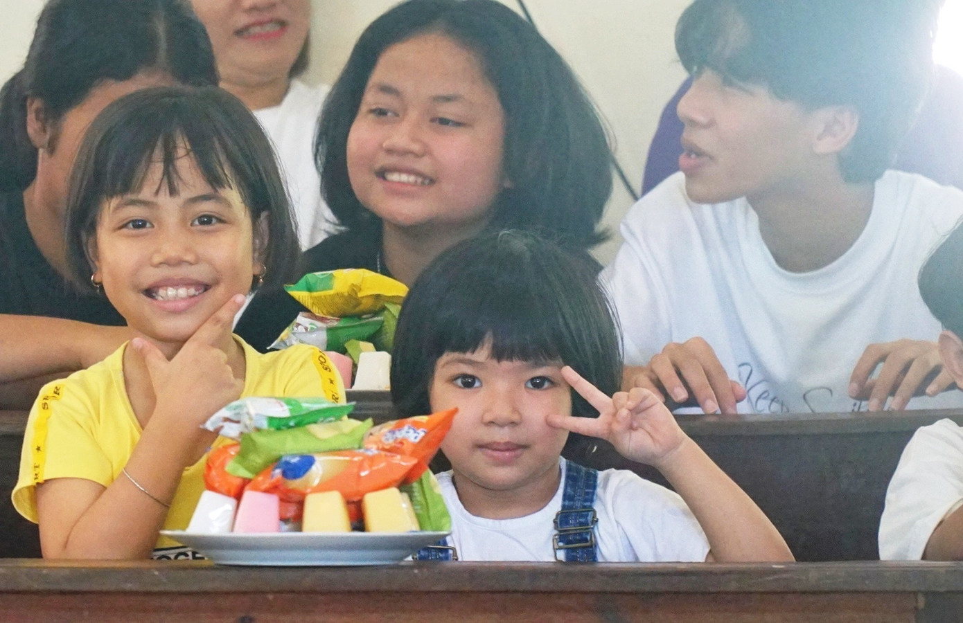 Gương mặt rạng ngời của những trẻ em có hoàn cảnh không may trong ngày Tết Thiếu nhi 1/6 tại Làng SOS Huế. Gương mặt rạng ngời của những trẻ em có hoàn cảnh không may trong ngày Tết Thiếu nhi 1/6 tại Làng SOS Huế.