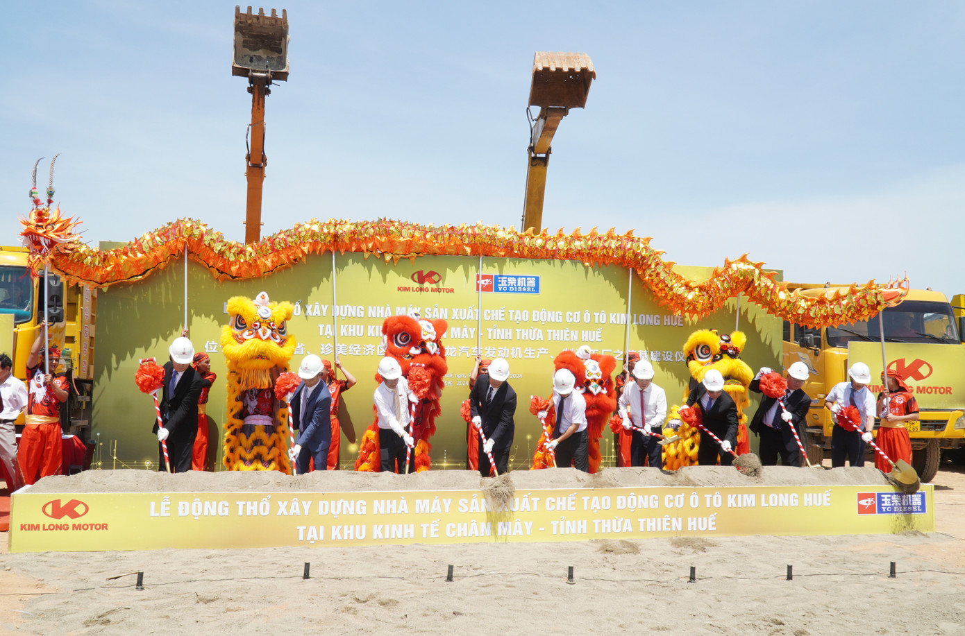 Tiến hành nghi thức khởi công nhà máy sản xuất, chế tạo động cơ ô tô tại Khu Kinh tế Chân Mây - Lăng Cô, tỉnh TT-Huế. Tiến hành nghi thức khởi công nhà máy sản xuất, chế tạo động cơ ô tô tại Khu Kinh tế Chân Mây - Lăng Cô, tỉnh TT-Huế.