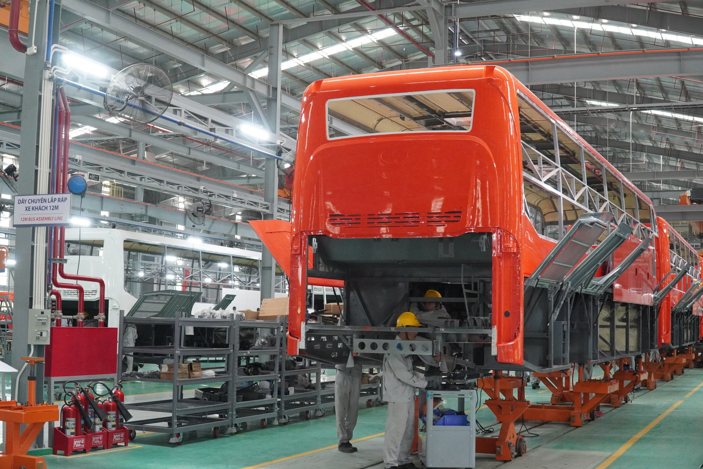 Ô tô chở khách sản xuất tại Khu Kinh tế Chân Mây - Lăng Cô, TT-Huế. Ô tô chở khách sản xuất tại Khu Kinh tế Chân Mây - Lăng Cô, TT-Huế.