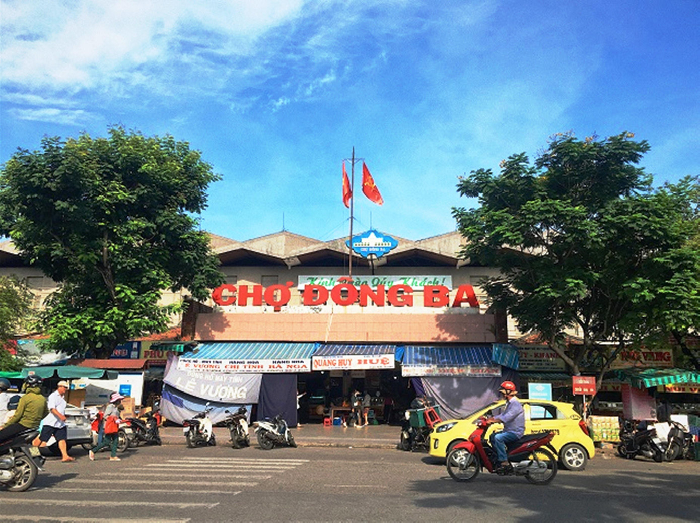 Chợ Đông Ba ngày nay. Ảnh tư liệu