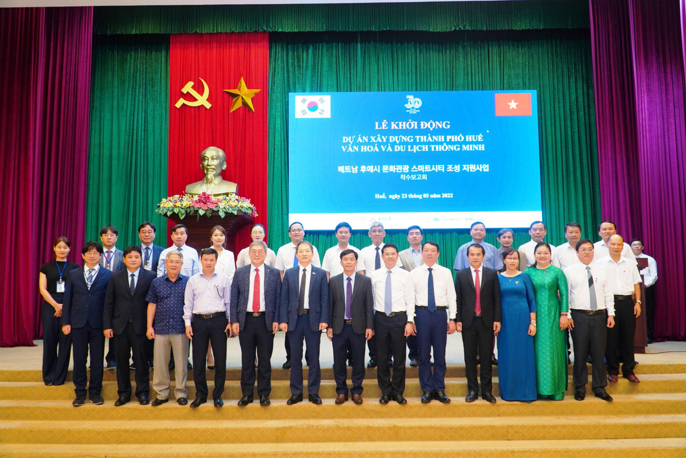 Khởi động dự án “Xây dựng TP Huế văn hoá và du lịch thông minh” Khởi động dự án “Xây dựng TP Huế văn hoá và du lịch thông minh”