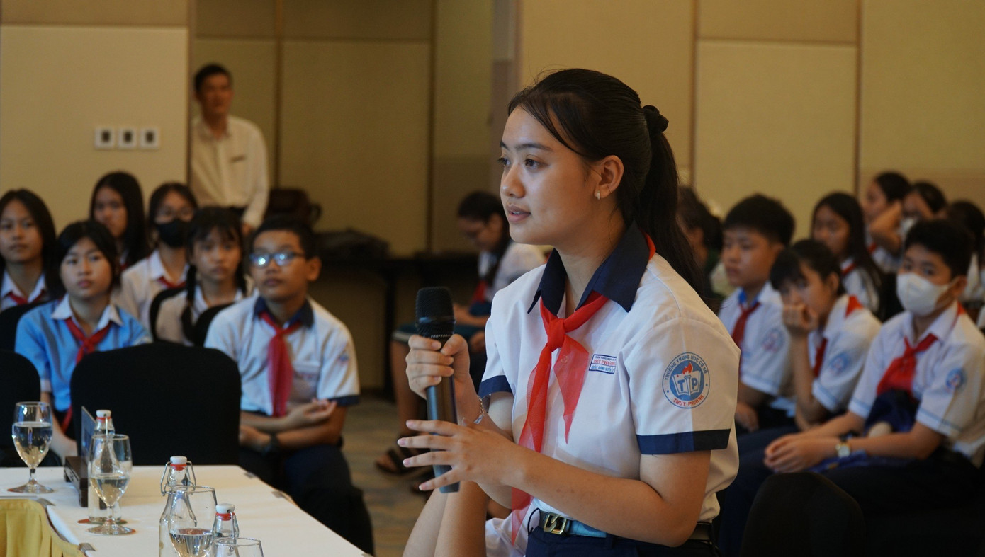 Các em dành nhiều sự quan tâm trước các vấn đề về chăm sóc, giáo dục và bảo vệ trẻ em. Các em dành nhiều sự quan tâm trước các vấn đề về chăm sóc, giáo dục và bảo vệ trẻ em.