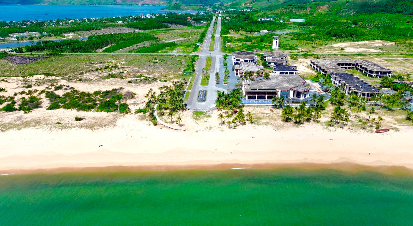 Bãi biển khu du lịch Minh Viễn - nơi một thời là “túi rác” từ đại dương trôi dạt vào, nay trở nên sạch sẽ. Bãi biển khu du lịch Minh Viễn - nơi một thời là “túi rác” từ đại dương trôi dạt vào, nay trở nên sạch sẽ.