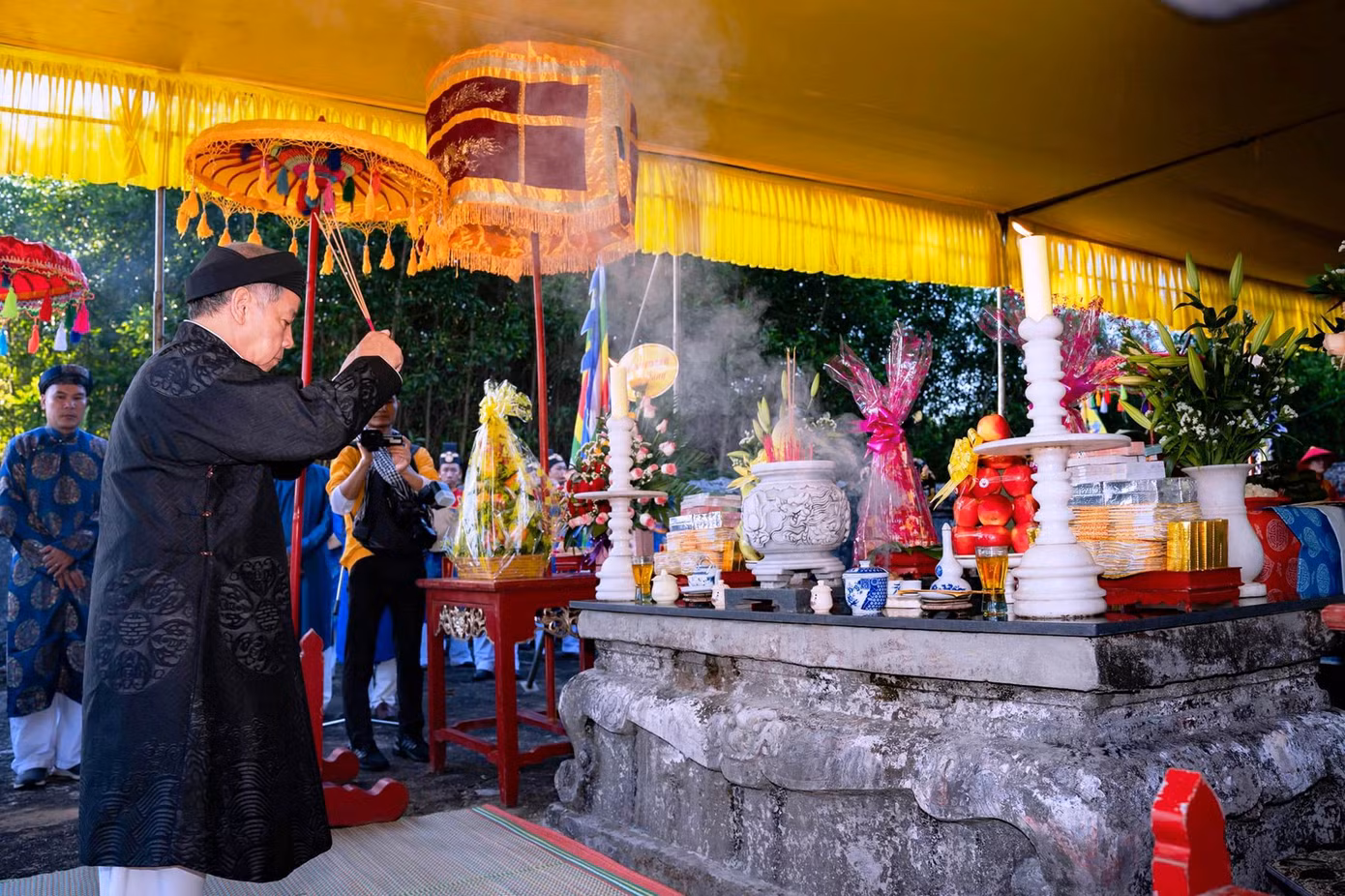 Chúa Nguyễn Phúc Khoát (1714-1765), húy là Hiểu, hiệu Vũ Vương, là vị chúa Nguyễn thứ tám trị vì Đàng Trong từ năm 1738 đến 1765. Ngày 7/7/1765 (nhằm 20.5 âm lịch năm Ất Dậu), chúa Nguyễn Phúc Khoát qua đời, thọ 51 tuổi. Ông được táng tại lăng Trường Thái, làng La Khê (nay thuộc xã Hương Thọ, TP Huế). Ảnh: Văn Thể Huế