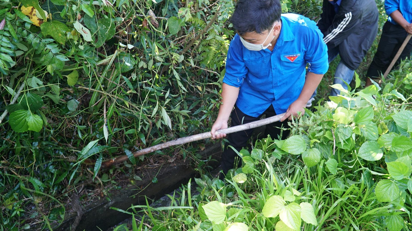 Khơi thông kênh mương phục vụ tưới tiêu trong sản xuất nông nghiệp