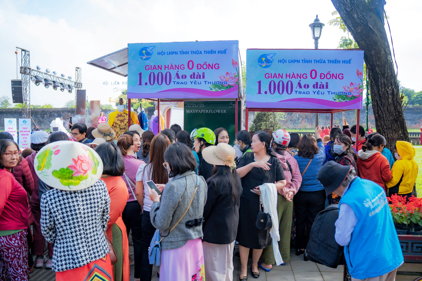 Điểm đáng chú ý tại chương trình là “gian hàng 0 đồng”. Ảnh: Đình Hoàng