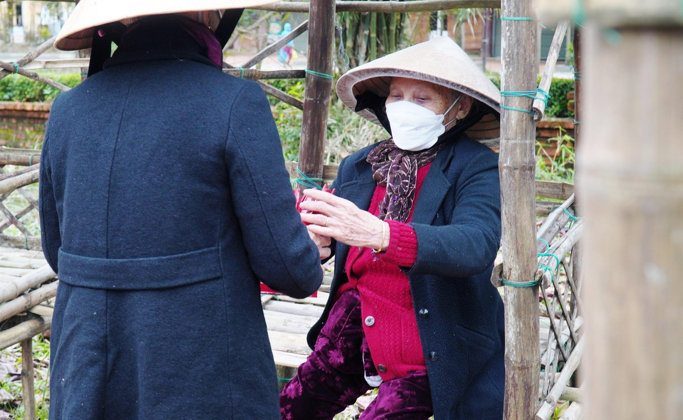 Năm nay, nhằm bảo đảm yêu cầu phòng dịch, vừa duy trì sân chơi đã có bề dày truyền thống bao đời, xã Thủy Thanh vẫn tổ chức hội bài chòi dân gian, với quy mô vừa phải và tuân thủ nguyên tắc “5K”.