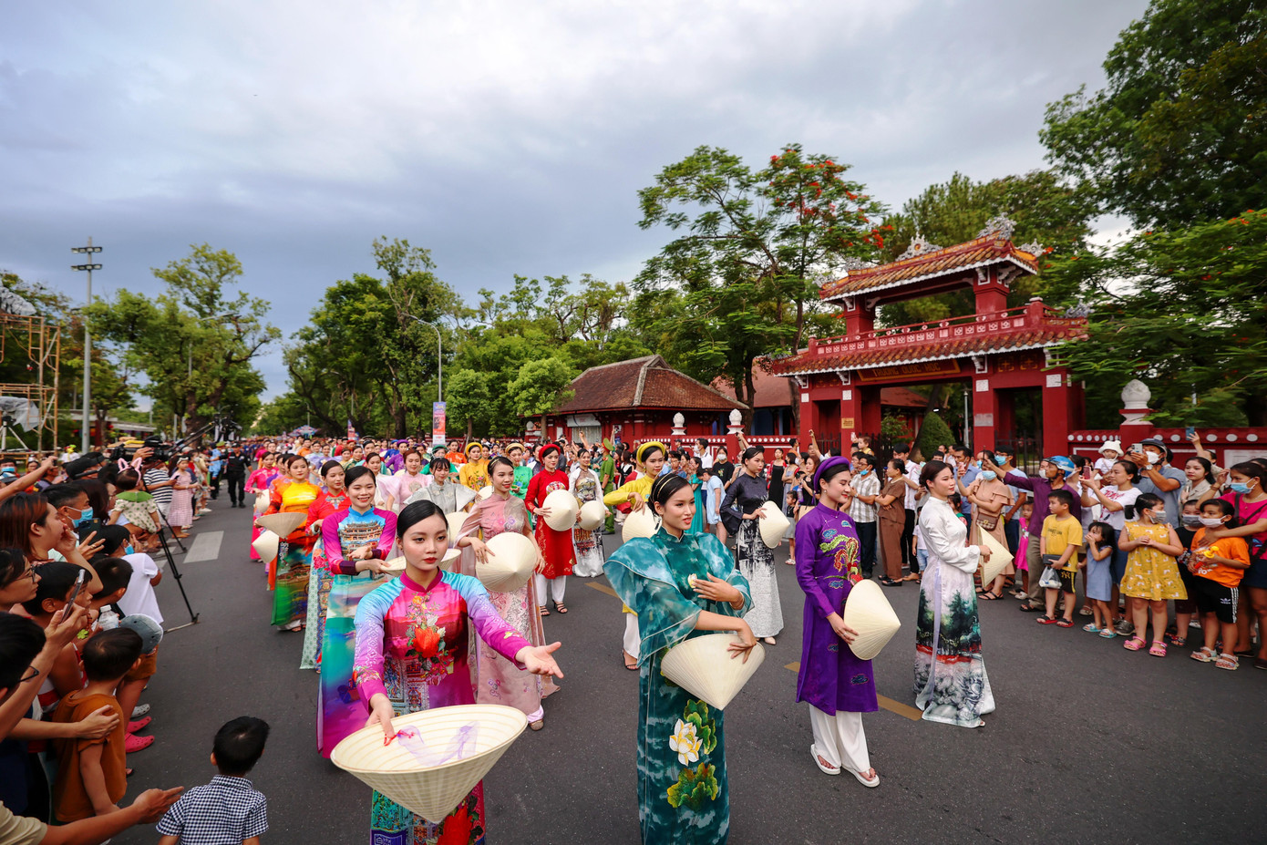 Năm 2020, Huế không tổ chức Festival do dịch bệnh COVID-19 hoành hành. Đi qua những tháng ngày trầm lắng, chỉ trong vòng một tuần (từ ngày 25 đến 30/6), Cố đô Huế như bừng dậy với hàng loạt hoạt động văn hóa, nghệ thuật và các chương trình hưởng ứng, đồng hành Tuần lễ cao điểm Festival Huế 2022.