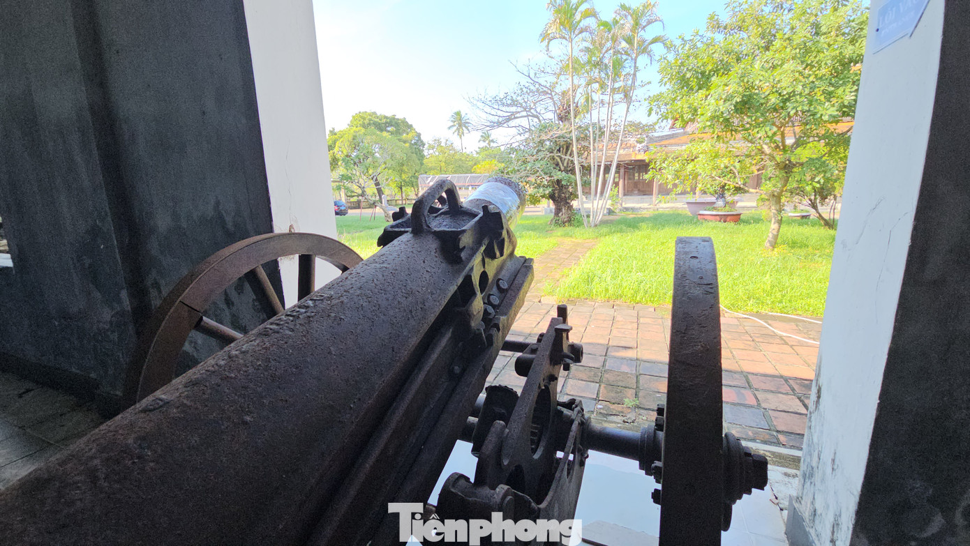 Hiện vật sơn pháo sắp được di dời.