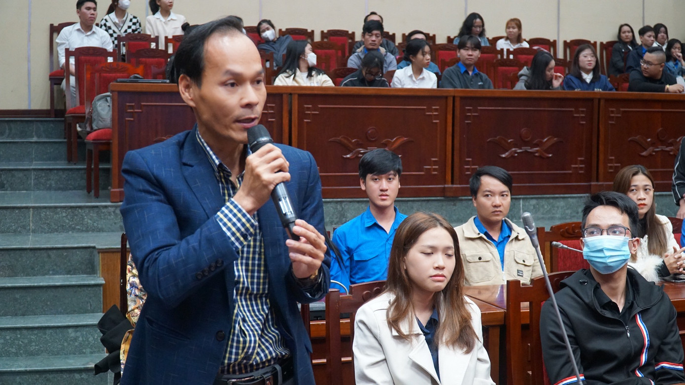 Chính sách thu hút đầu tư, phát triển hạ tầng, thúc đẩy đổi mới và khởi nghiệp... là những vấn đề được nhiều doanh nhân, thanh niên quan tâm.