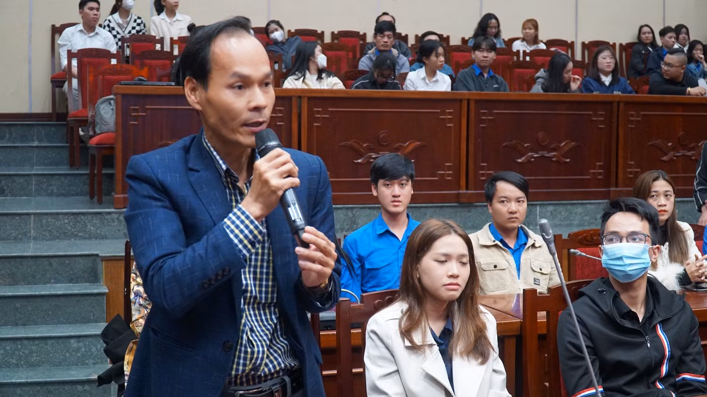Chính sách thu hút đầu tư, phát triển hạ tầng, thúc đẩy đổi mới và khởi nghiệp... là những vấn đề được nhiều doanh nhân, thanh niên quan tâm. Chính sách thu hút đầu tư, phát triển hạ tầng, thúc đẩy đổi mới và khởi nghiệp... là những vấn đề được nhiều doanh nhân, thanh niên quan tâm.