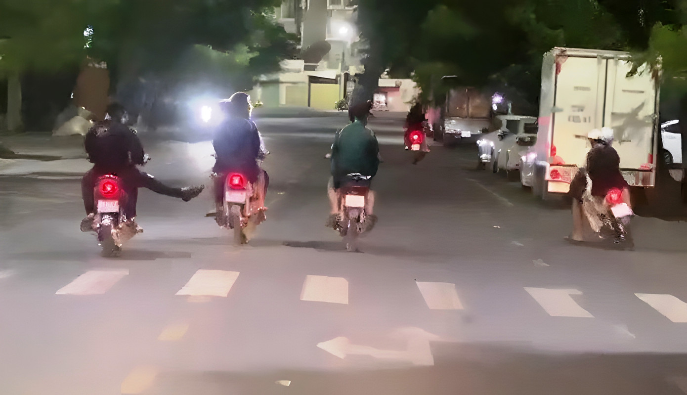 Hành vi của nhóm đối tượng gây mất trật tự xã hội, ảnh hưởng an toàn giao thông.