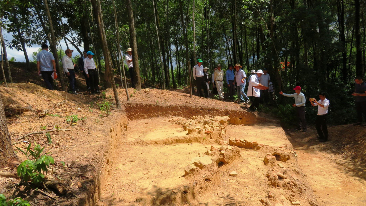 Một vị trí công trường khai quật khảo cổ học tại núi Bân. (Ảnh: Bảo tàng TSQG) Một vị trí công trường khai quật khảo cổ học tại núi Bân. (Ảnh: Bảo tàng TSQG)