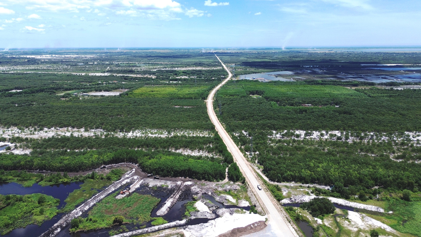 Đặc biệt, toàn bộ tuyến đường đã thông xe 1 chiều từ thị trấn Phong Điền về Quốc lộ 49B ra biển Điền Lộc. Dự kiến công trình sẽ hoàn thành đưa vào vận hành, khai thác vào cuối năm 2024.