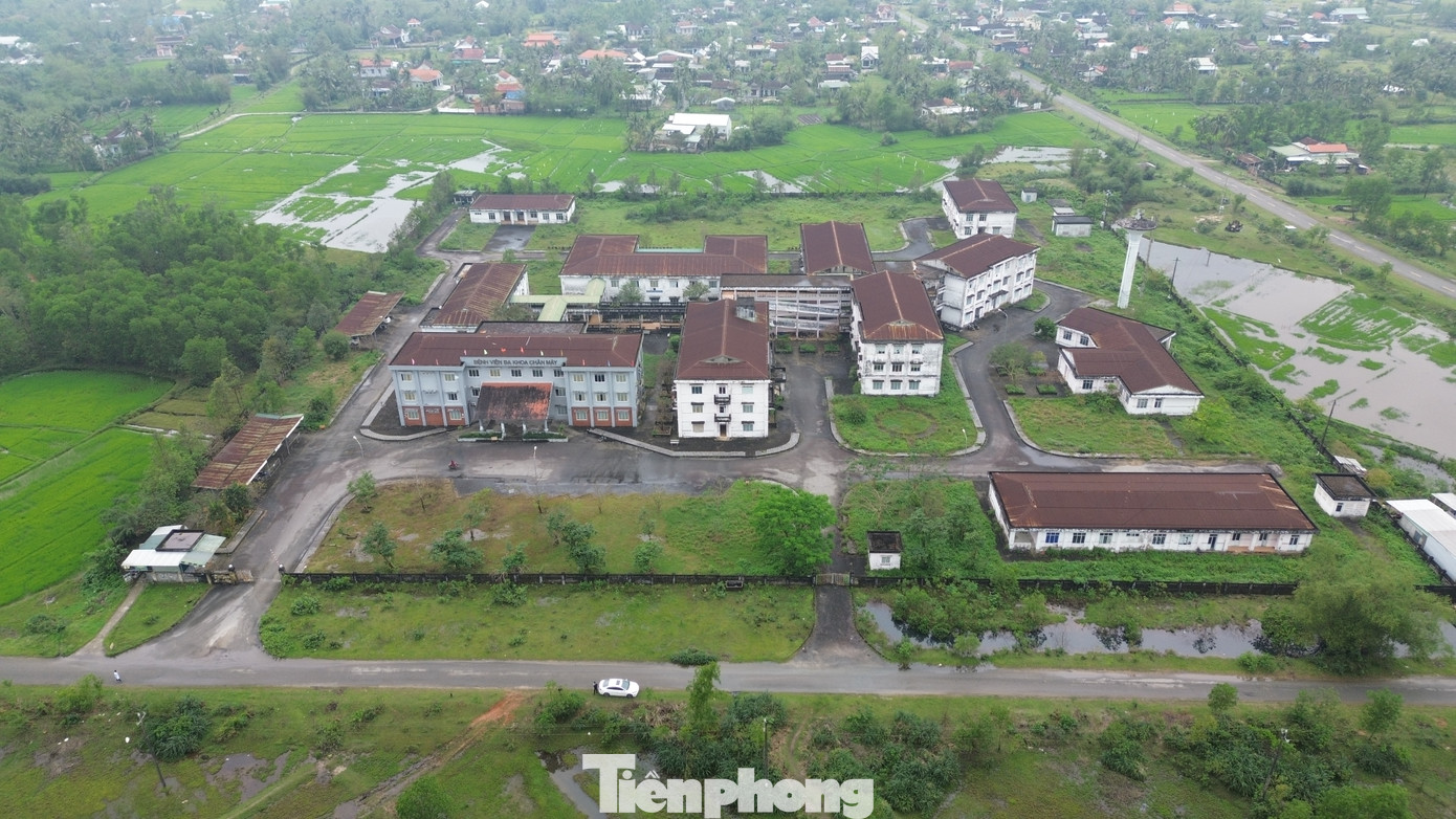 Gần 15 năm trước, Bệnh viện đa khoa Chân Mây được thành lập, chính thức đi vào hoạt động vào năm 2013, với chức năng là bệnh viện hạng III tuyến tỉnh. Nơi đây được kỳ vọng là cơ sở y tế tuyến tỉnh hiện đại, phục vụ nhu cầu khám, chữa bệnh của người dân khu vực phía nam thành phố Huế.