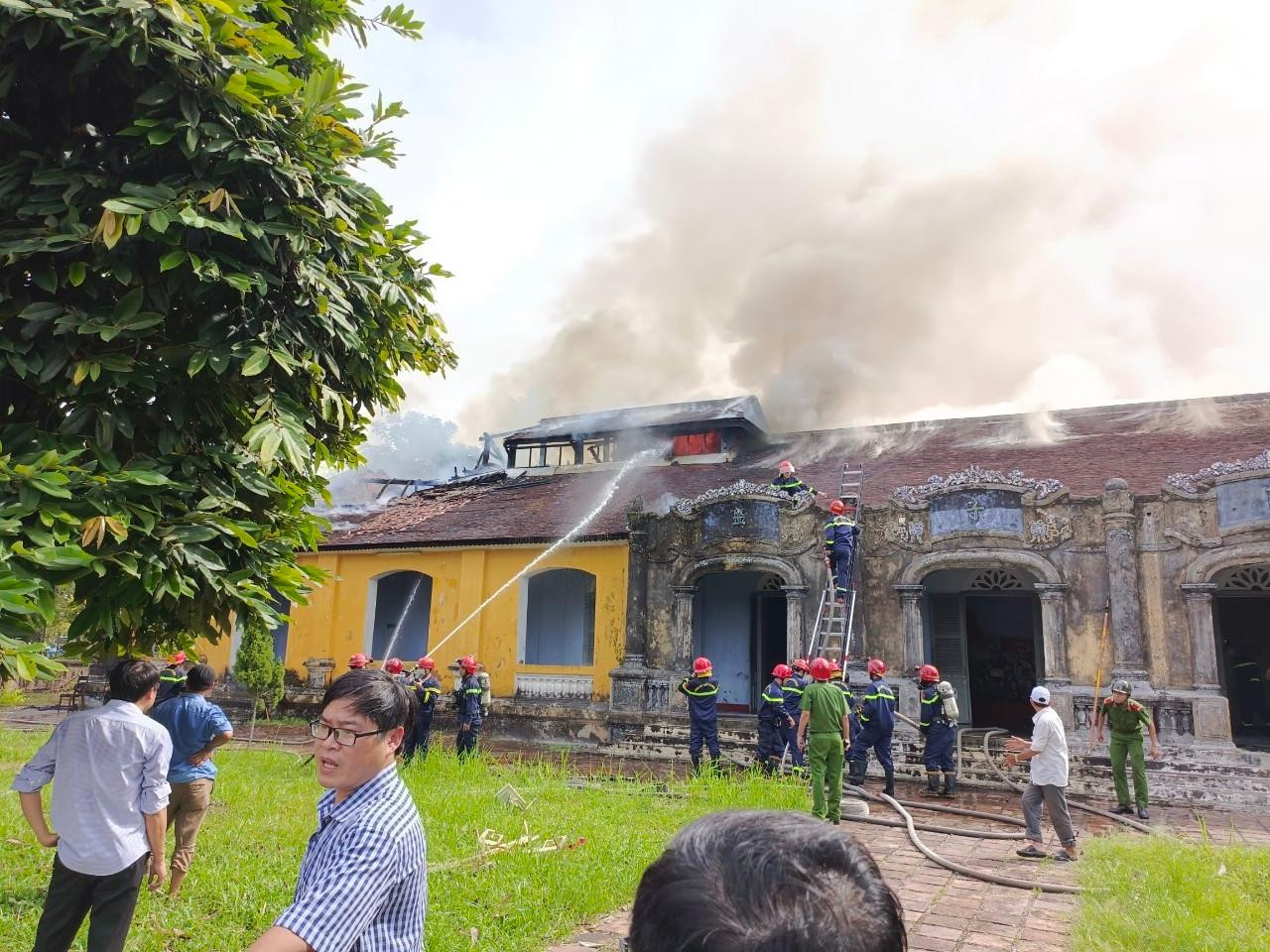 Khu vực hỏa hoạn thuộc khu nhà triển lãm hiện vật thời kỳ kháng chiến chống thực dân Pháp của Bảo tàng Lịch sử TT-Huế.