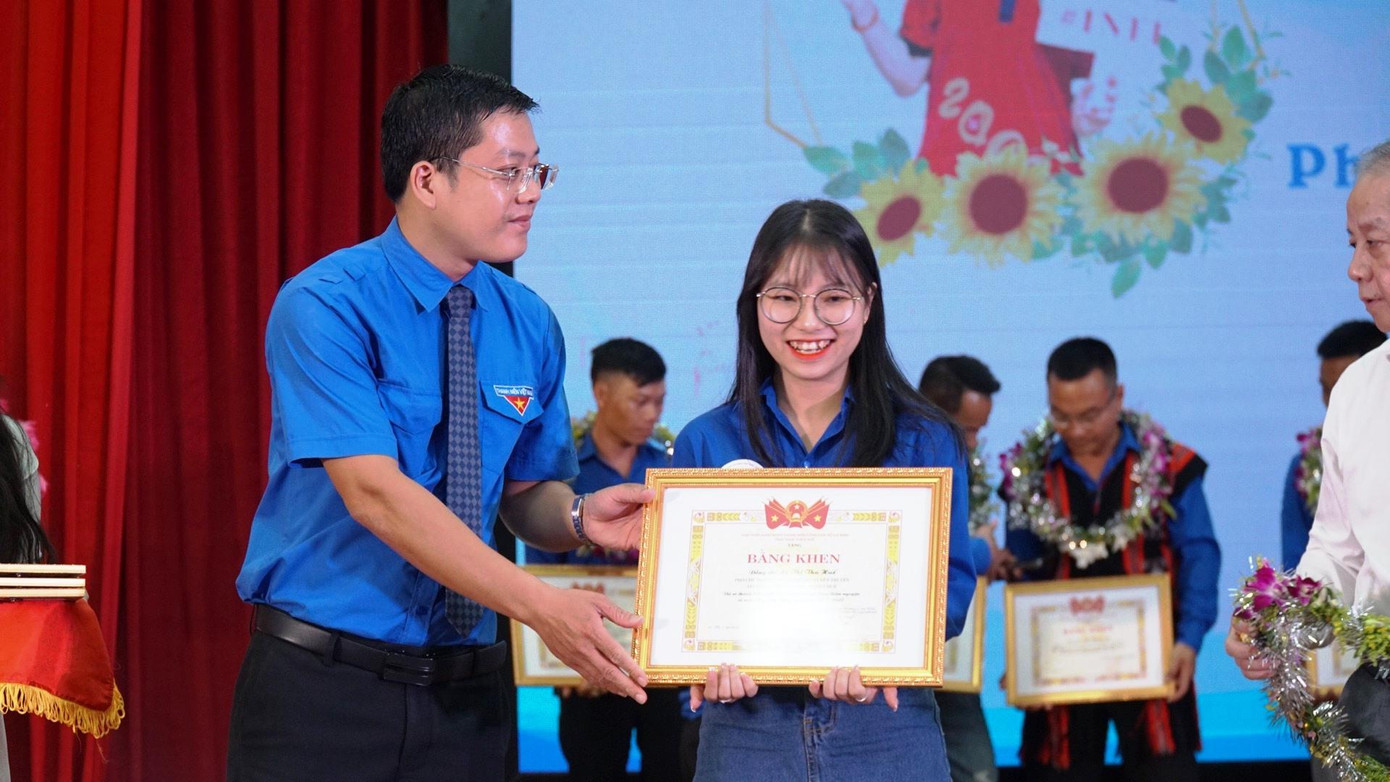 Các điển hình được tuyên dương lần này đã có nhiều đóng góp tích cực cho hoạt động thiện nguyện và phong trào thanh niên tình nguyện tại TT-Huế giai đoạn 2017 - 2022. Ảnh: N.V
