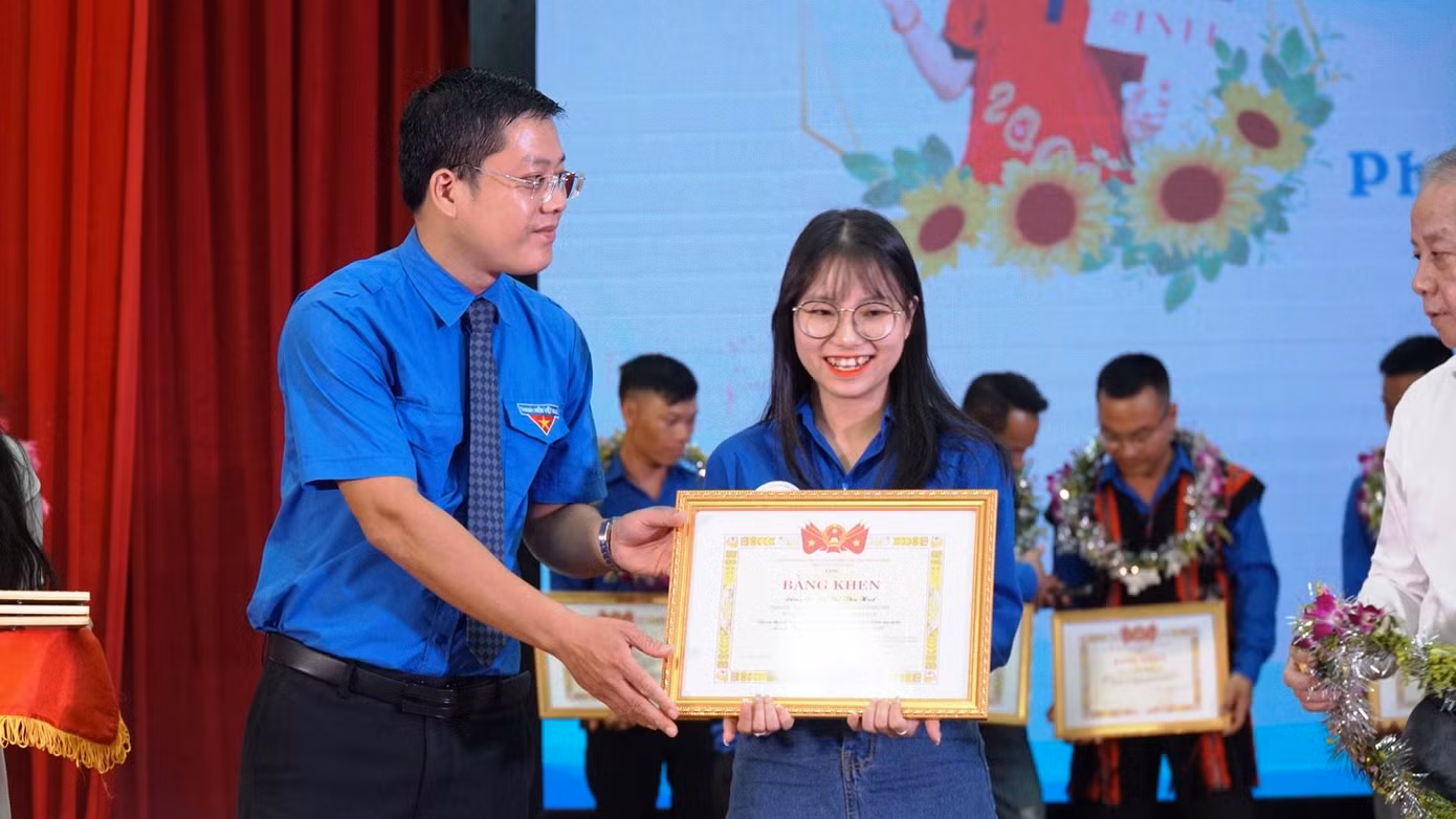 Các điển hình được tuyên dương lần này đã có nhiều đóng góp tích cực cho hoạt động thiện nguyện và phong trào thanh niên tình nguyện tại TT-Huế giai đoạn 2017 - 2022. Ảnh: N.V