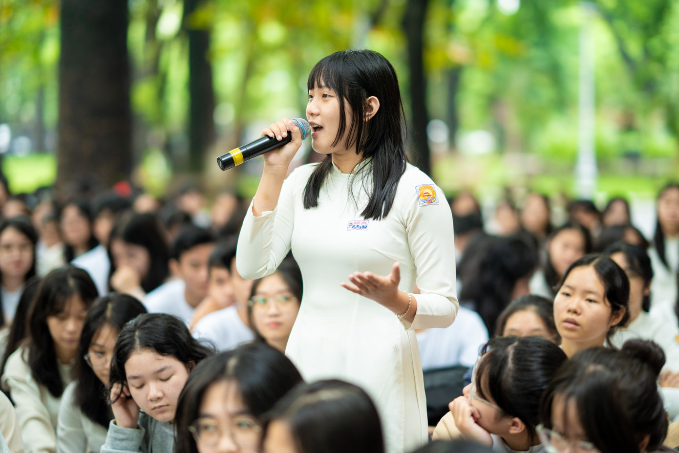 Hoạt động giao lưu của học sinh Quốc học Huế với các đại biểu trong nước và quốc tế.