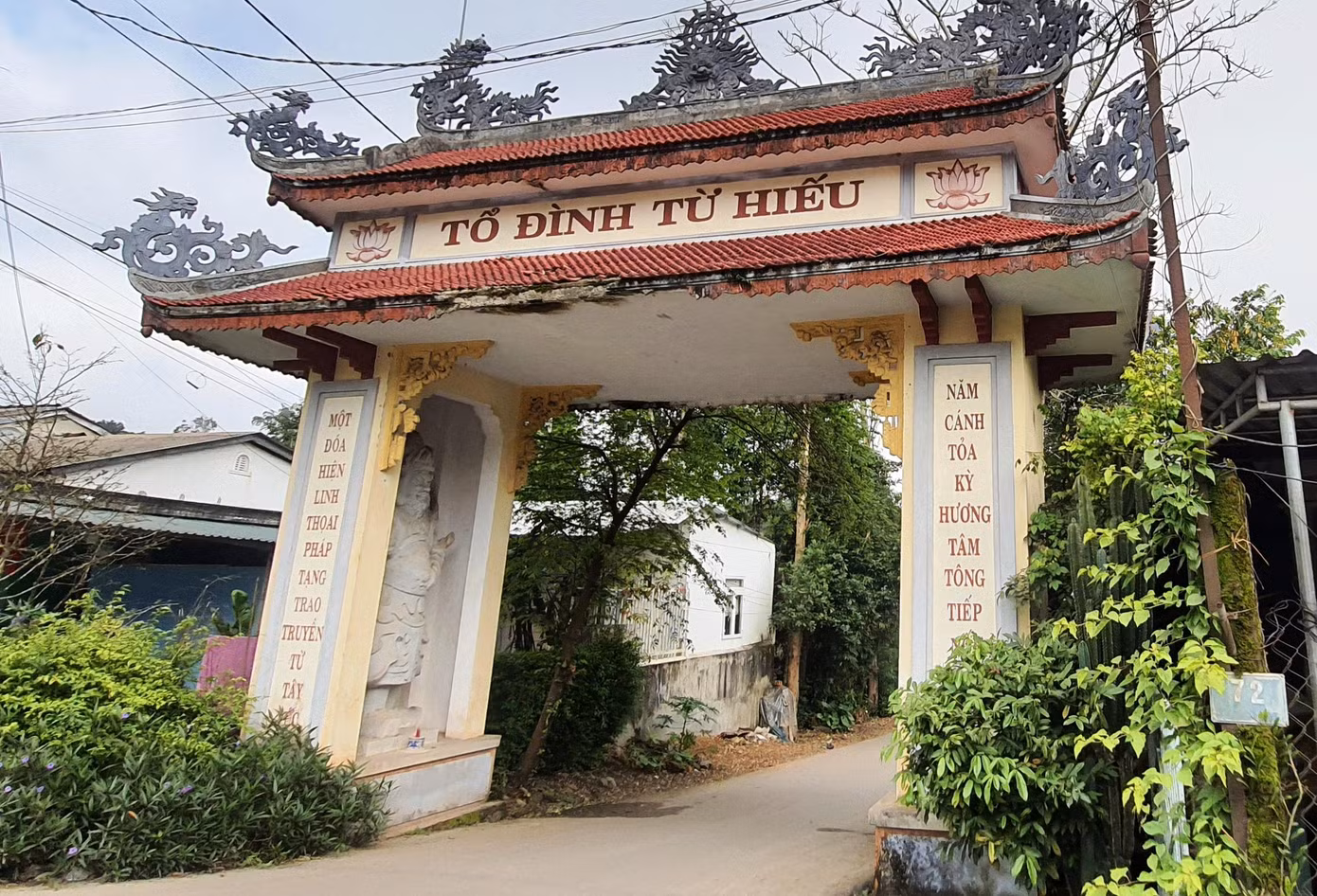 Tương truyền, chùa Từ Hiếu ban đầu là một am nhỏ có tên là An Dưỡng Am là do nhà sư Nhất Định lập ra để phụng dưỡng mẹ già.