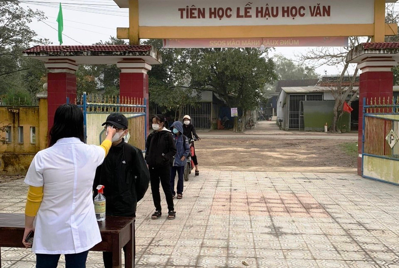 Tầm soát, thực hiện nghiêm các biện pháp phòng dịch khi học sinh quay lại lớp học trực tiếp