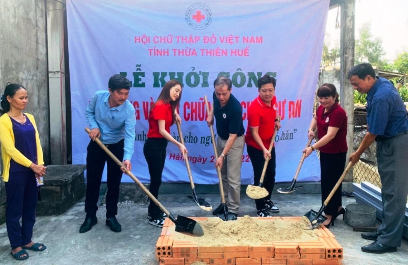 Khởi công xây dựng và sửa chữa nhà an toàn cho hộ gia đình có hoàn cảnh khó khăn. Ảnh: CTV