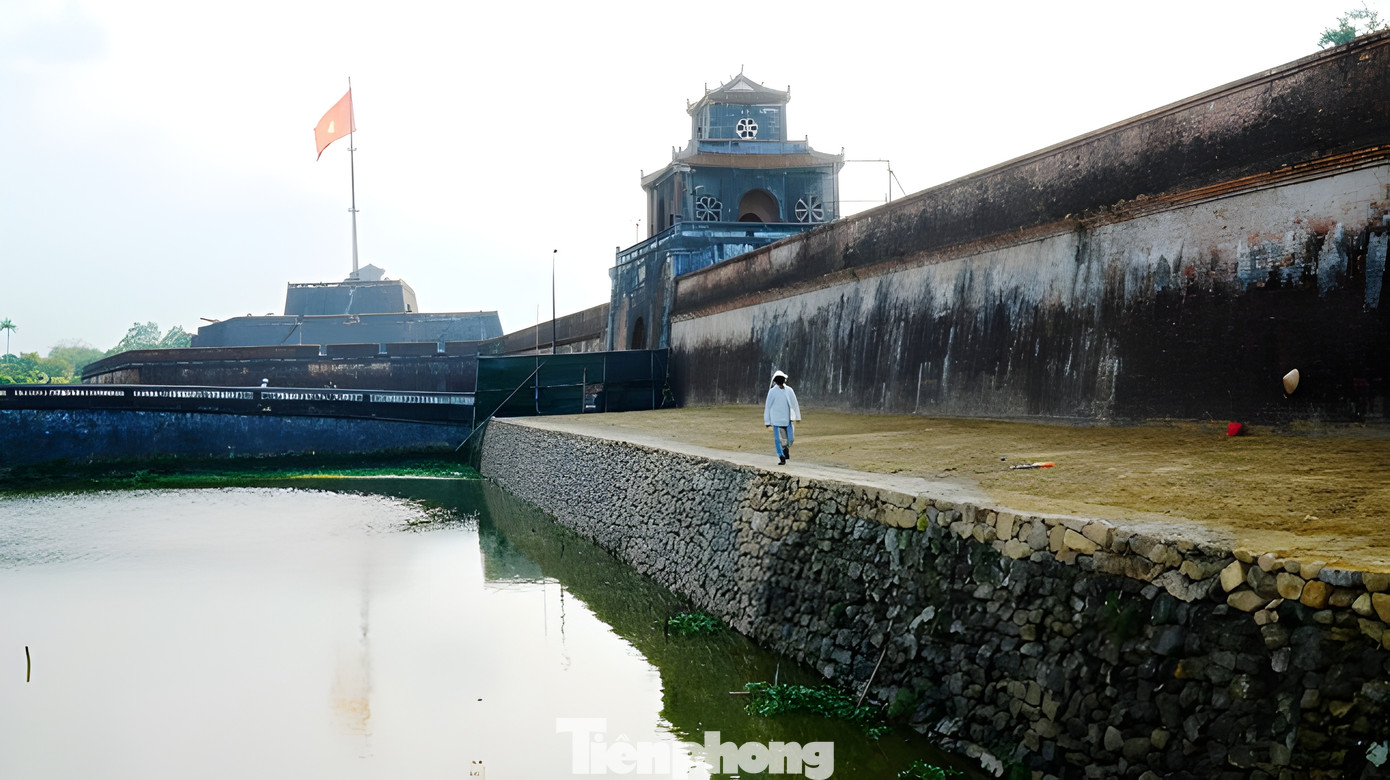Một đoạn kè Hộ thành hào và tuyến Phòng lộ mặt Nam di tích Kinh thành Huế đã hoàn thành trùng tu, tôn tạo.
