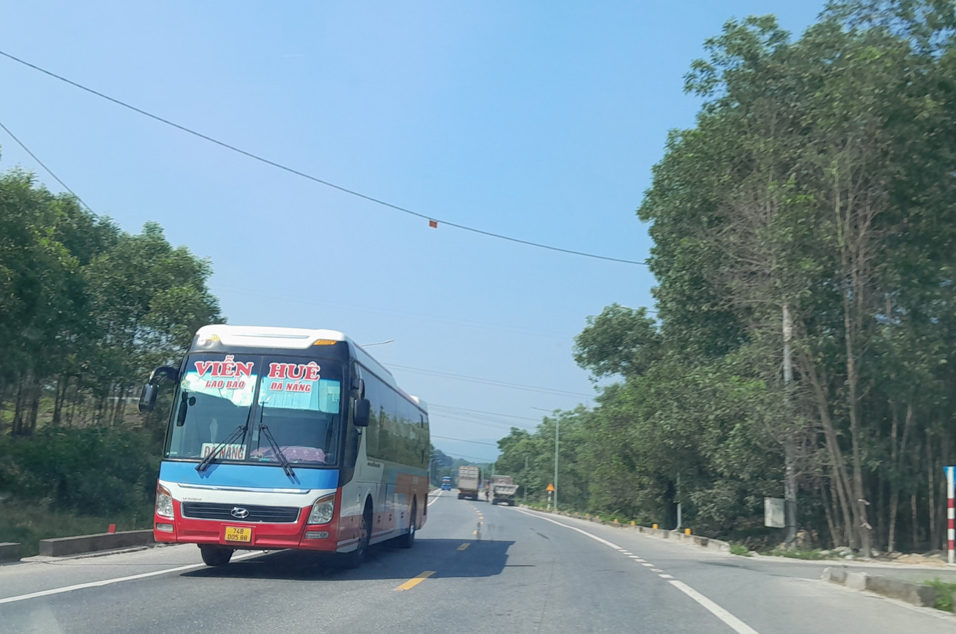 Sau thời gian điều tiết, phân luồng, chưa xảy ra vụ tai nạn giao thông nghiêm trọng nào trên tuyến cao tốc Cam Lộ - La Sơn. Sau thời gian điều tiết, phân luồng, chưa xảy ra vụ tai nạn giao thông nghiêm trọng nào trên tuyến cao tốc Cam Lộ - La Sơn.