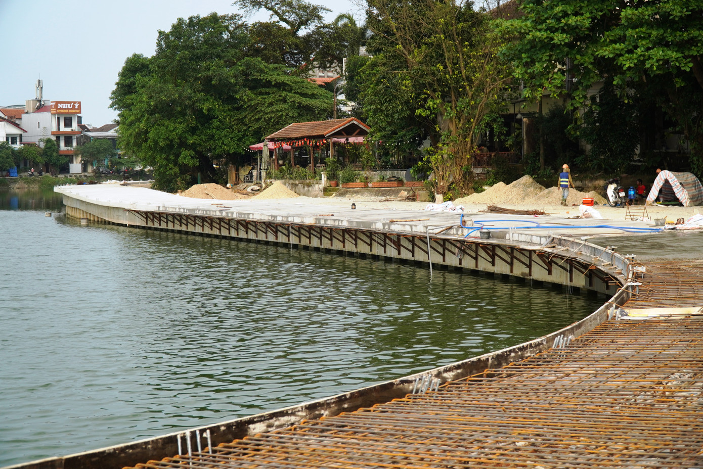 Tháng 7/2023, chủ đầu tư là Ban Quản lý Dự án (BQLDA) Cải thiện Môi trường nước TP. Huế tổ chức triển khai dự án đường đi bộ ven sông Như Ý, thuộc dự án cải thiện môi trường nước giai đoạn 2.