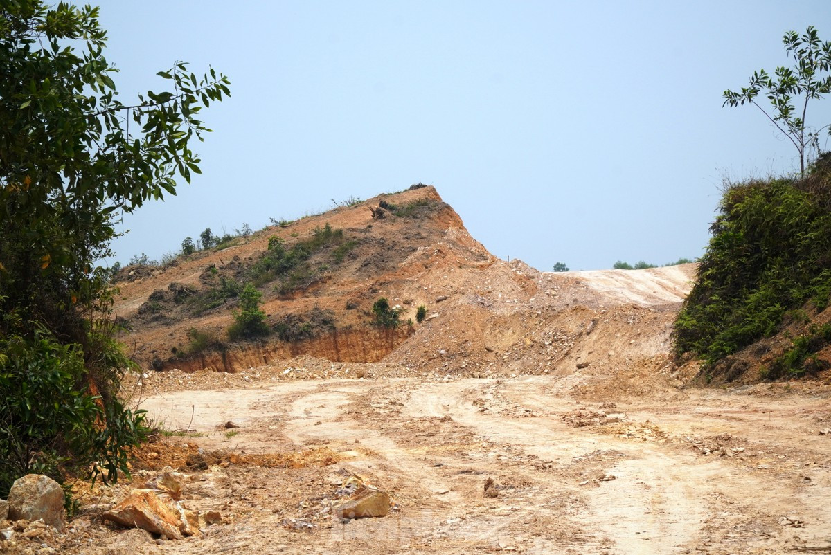 Nhiều chủ mỏ đã bị thu hồi, nộp vào ngân sách nhà nước hàng tỷ đồng do kê khai và nộp thiếu thuế tài nguyên, phí bảo vệ môi trường trong quá trình khai thác khoáng sản. Ảnh minh họa Nhiều chủ mỏ đã bị thu hồi, nộp vào ngân sách nhà nước hàng tỷ đồng do kê khai và nộp thiếu thuế tài nguyên, phí bảo vệ môi trường trong quá trình khai thác khoáng sản. Ảnh minh họa